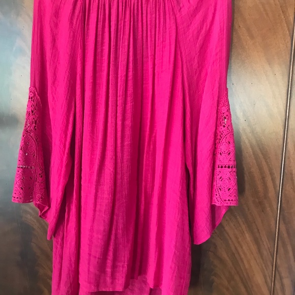 Fushia colored tunic top. Size 1X. - Picture 3 of 5